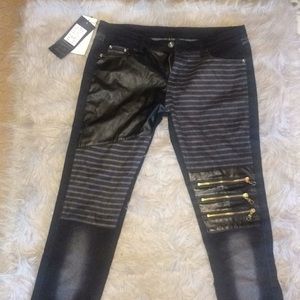 ❤️Fun Black and Pho leather pants w/ gold zippers.